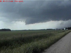 first_wallcloud_061104